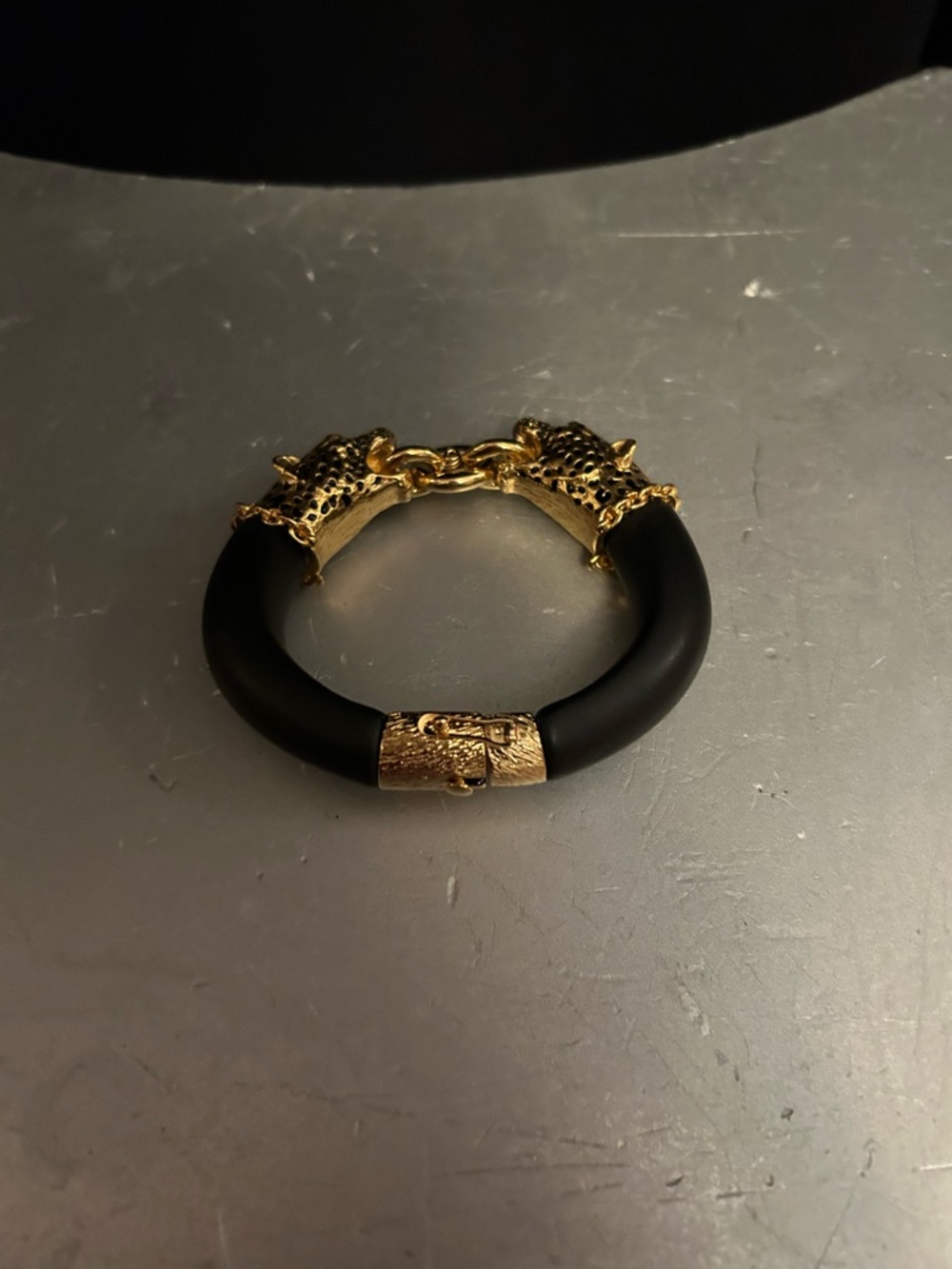 Elegant Black and Gold Bracelet - Picture 2 of 3